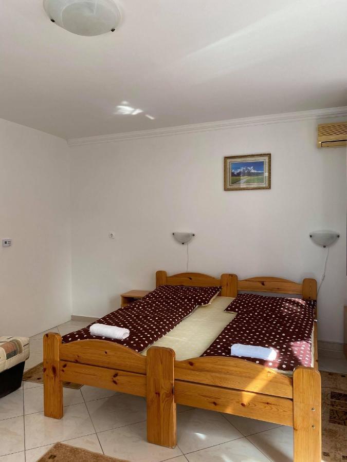 Birta Apartman Hajdúszoboszló Exteriör bild