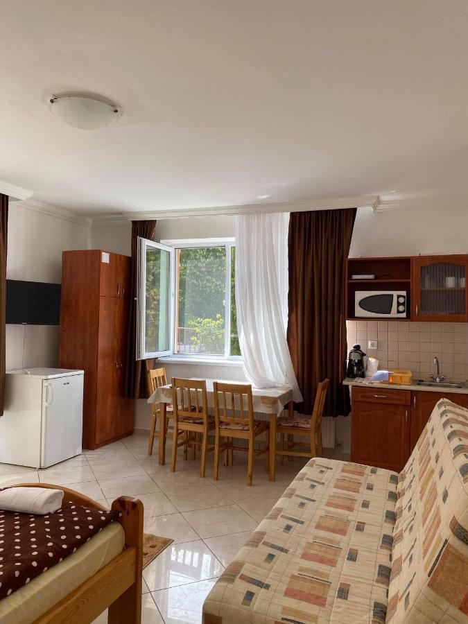 Birta Apartman Hajdúszoboszló Exteriör bild